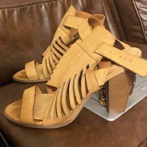 Tan chunky heel sandal